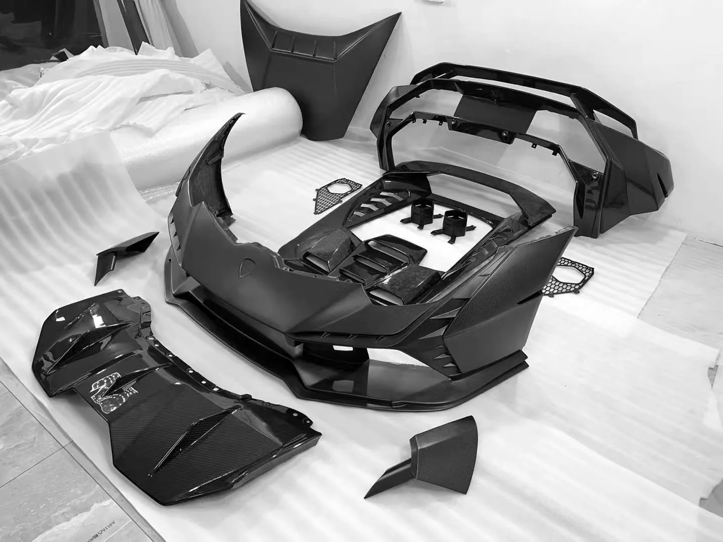 2018+ Lamborghini Huracan LP580 / LP610 / EVO Conversion Body Kit to Tecnica Look Dry Carbon Fiber Body kit set - Image 4